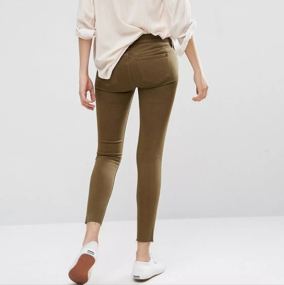 Abercrombie Low Rise Super Skinny Pants with Zippers, Signature Collection - Picture 3 of 16